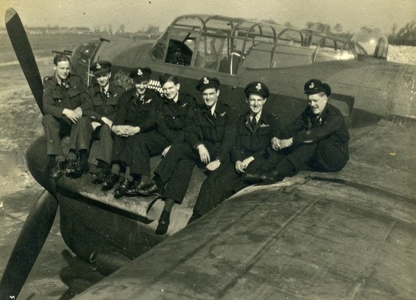 002890029-crew-from-left-to-right